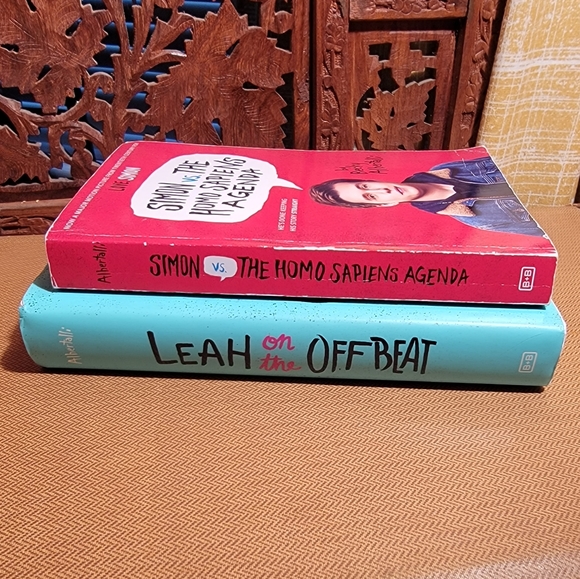 2 Becky Albertalli Books Simon vs. The Homosapiens Agenda and Leah on the Beat - Picture 4 of 14